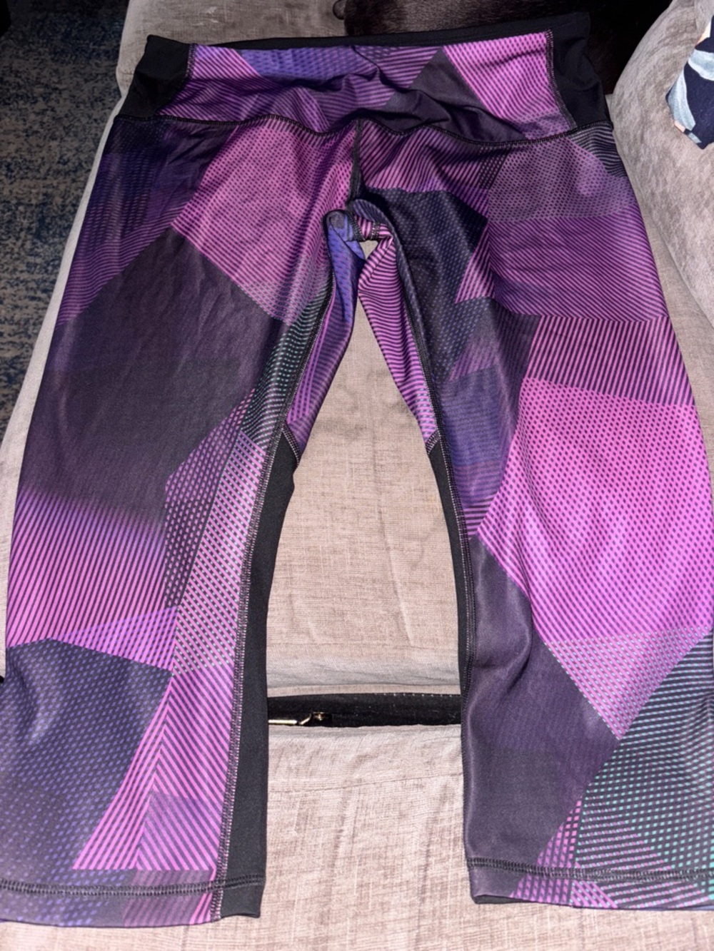 Lucy Purple & Black Geometric Capri Leggings